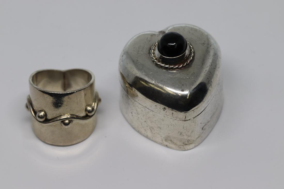 Lot of 2 Unique ring with heart lock (1 of 3)