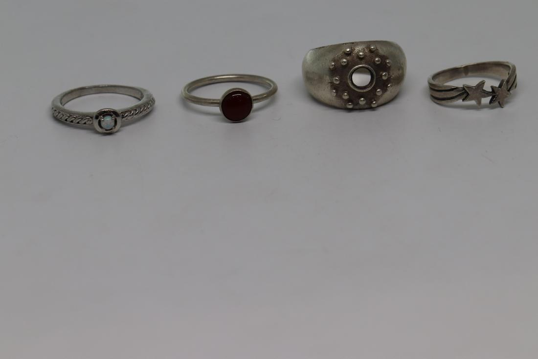 lot of 4 assorted ladies ring (1 of 2)