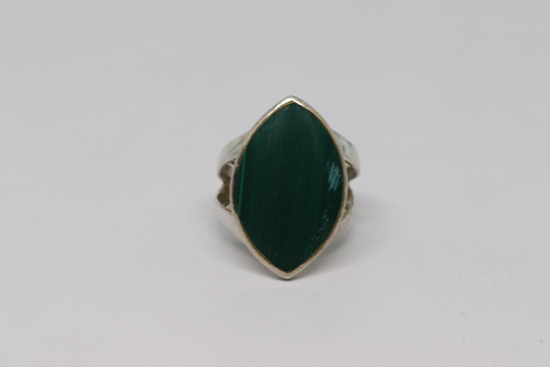 Womens 925 silver ring with a center stone color green (1 of 2)
