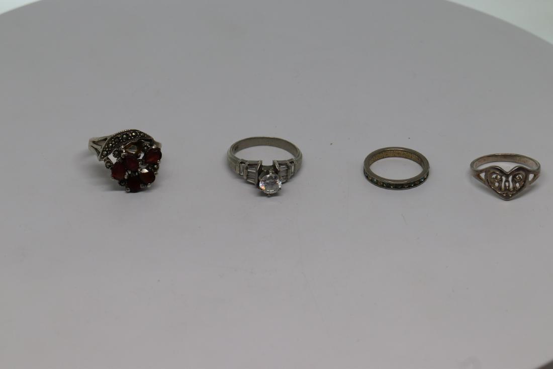 lot of 4 assorted ladies ring (1 of 2)