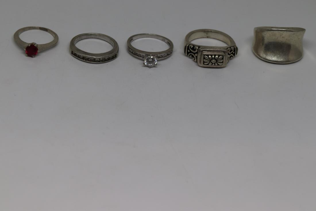 lot of 5 assorted rings (1 of 3)