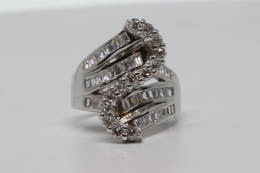 Ladies Silver Ring With a beautiful center stone (1 of 4)