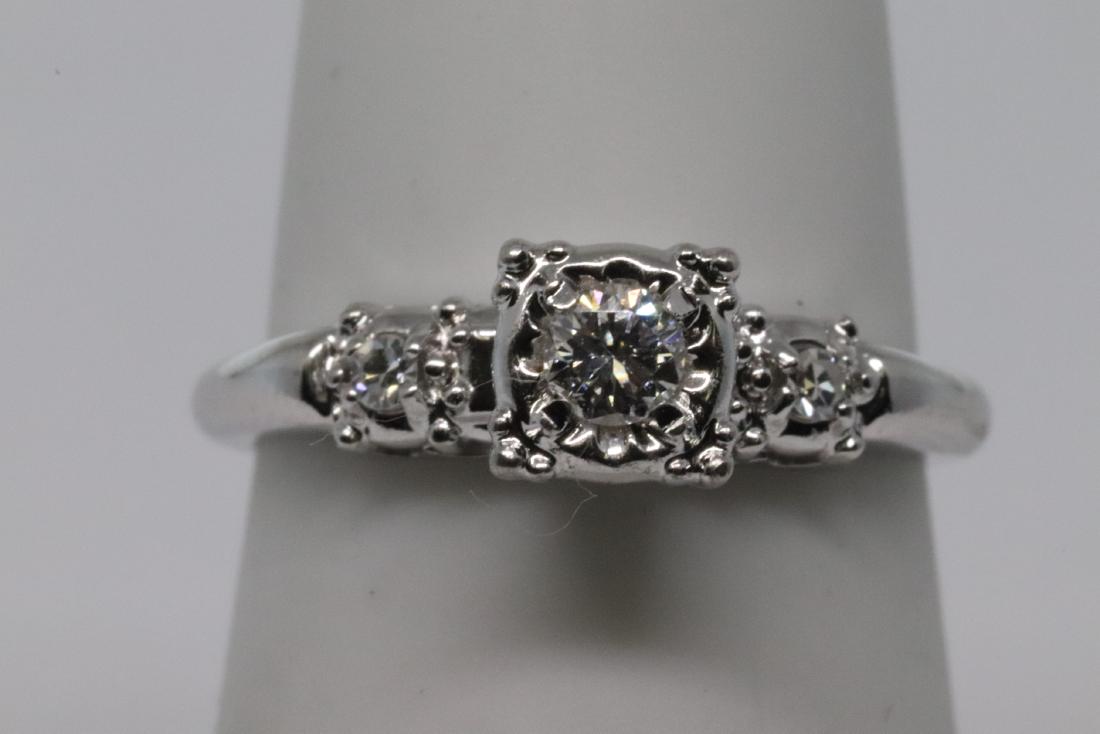 Ladies Vintage design Engagment (1 of 3)