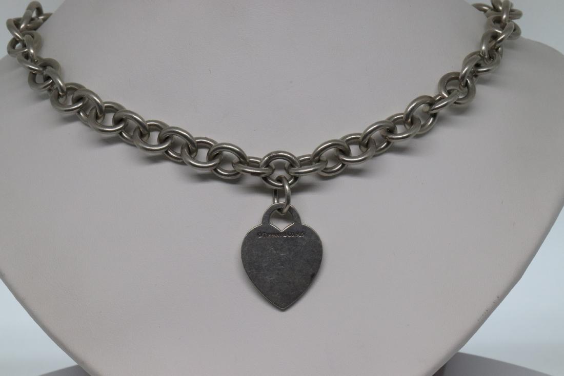 TIFFANY&CO. Plain Heart Tag Necklace Choker.: TIFFANY&CO. Plain Heart Tag Necklace Choker With Round Links Chain 925 Silver In Very Good Condition Pre Owned. Total weight 66.3g.