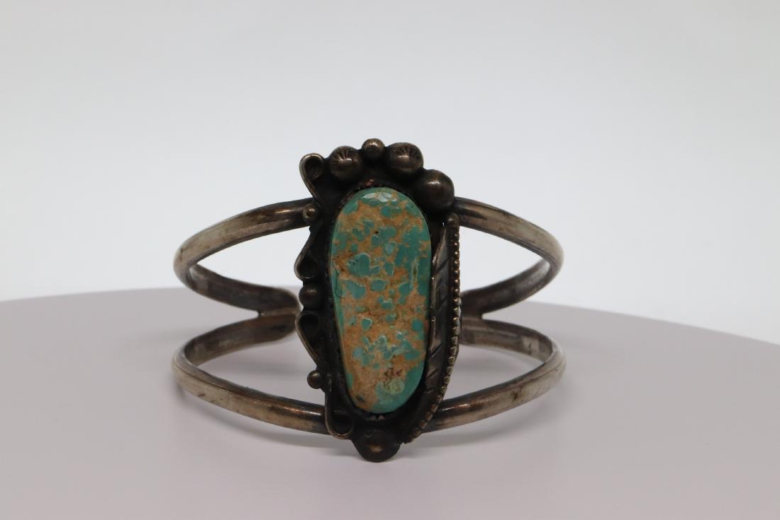 Ladies Navajo vintage native american turquoise bangle. (1 of 4)