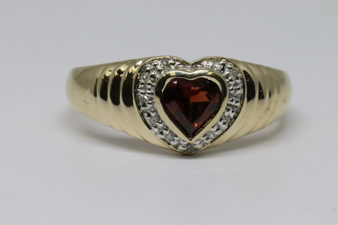 14kt Ladies Heart Ring/Diamonds: Amazing 14 karat yellow gold diamond ring. The ring has an Heart shapped Garnet stone in the center. The size of the ring is 7mm. SKU 02P50