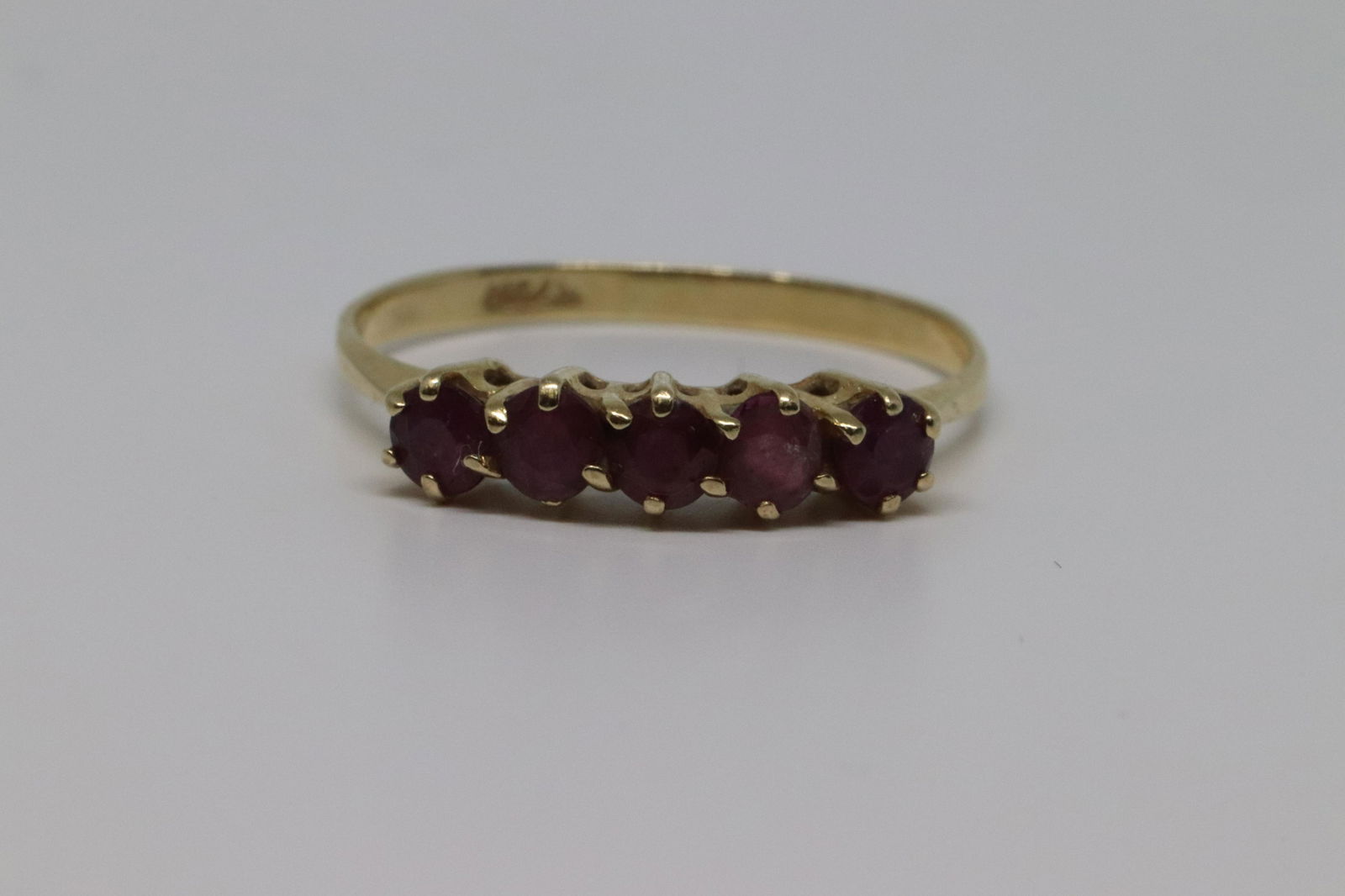 14Kt Ruby Ring (1 of 3)