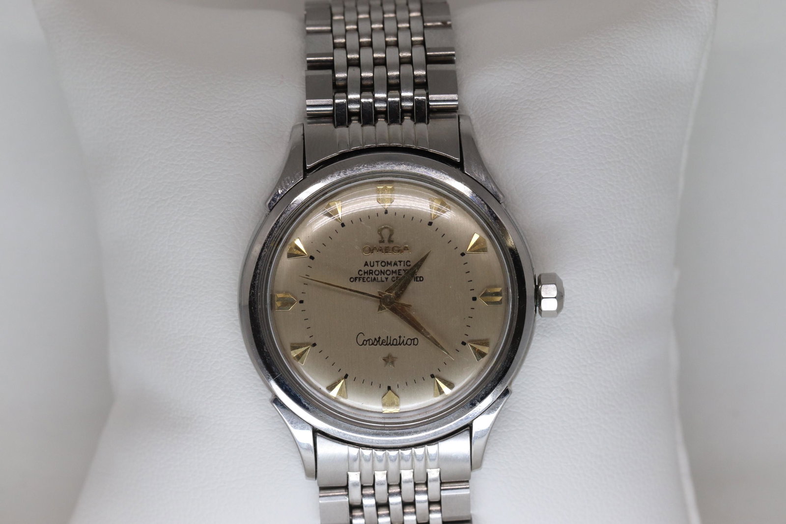 OMEGA Constellation Chronometer 1950's Vintage Watch: This is a Omega Constellation Chronometer 1950's vintage watch. The watch movement is Automatic, Material is SS, Strap is also SS. Case size is 34mm. Bezel SS.