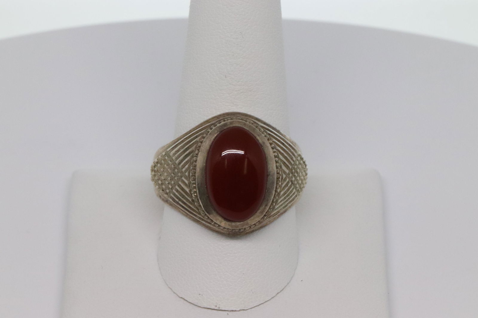 925 Silver Mens Ring With acenter stone. (1 of 3)