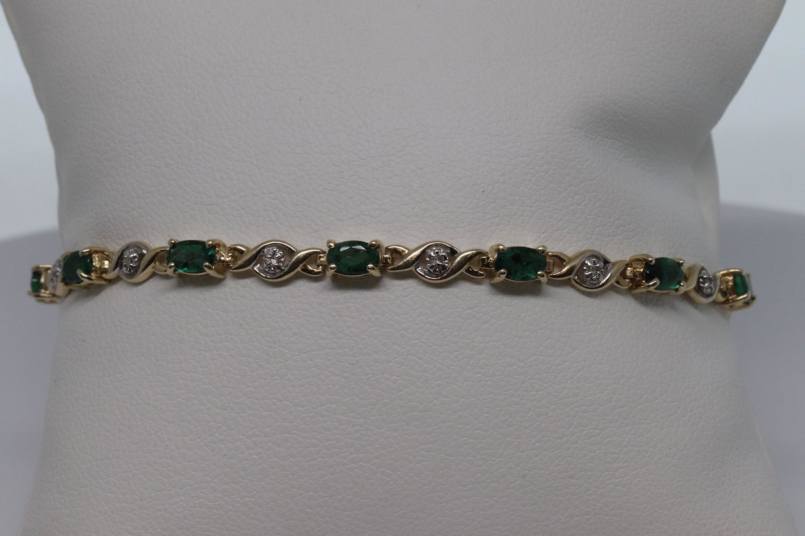 Diiamond & Emerald Bracelet: A Gorgeous Yellow Gold Diamond Bracelet with Oval shapped Emeralds. There are 11 Oval Shape Emeralds and 10 round diamonds. The bracelets length is about 8.00in. SKU05J221