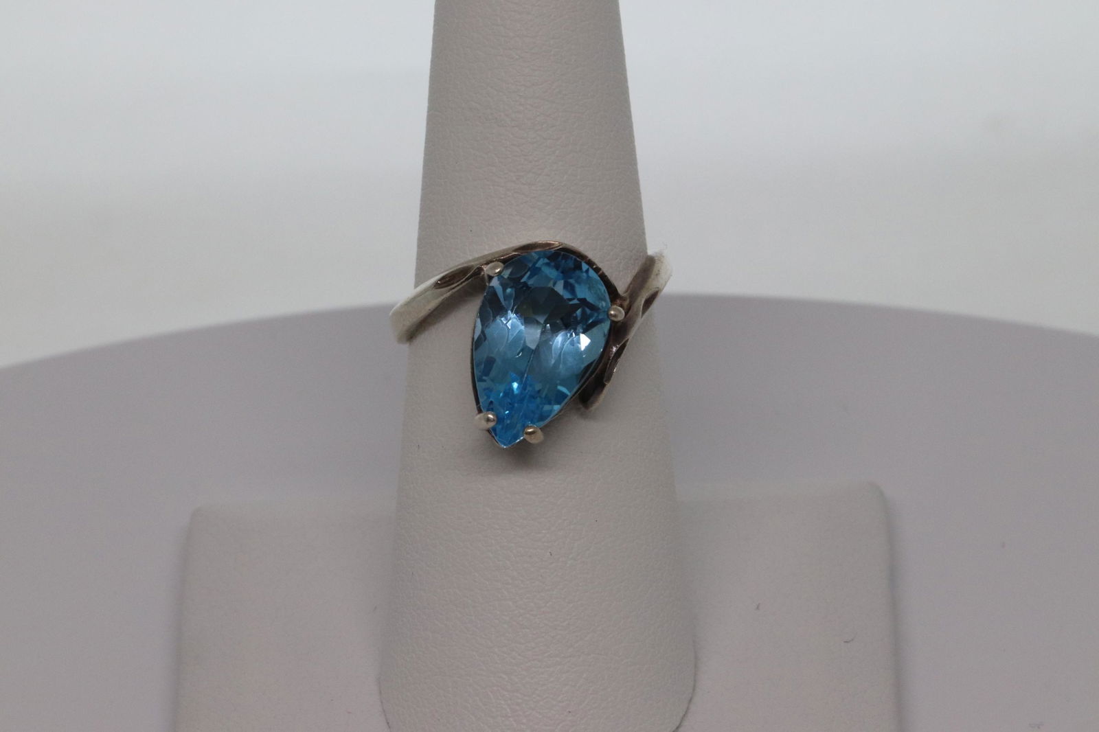 Ladies 925 silver ring (1 of 4)