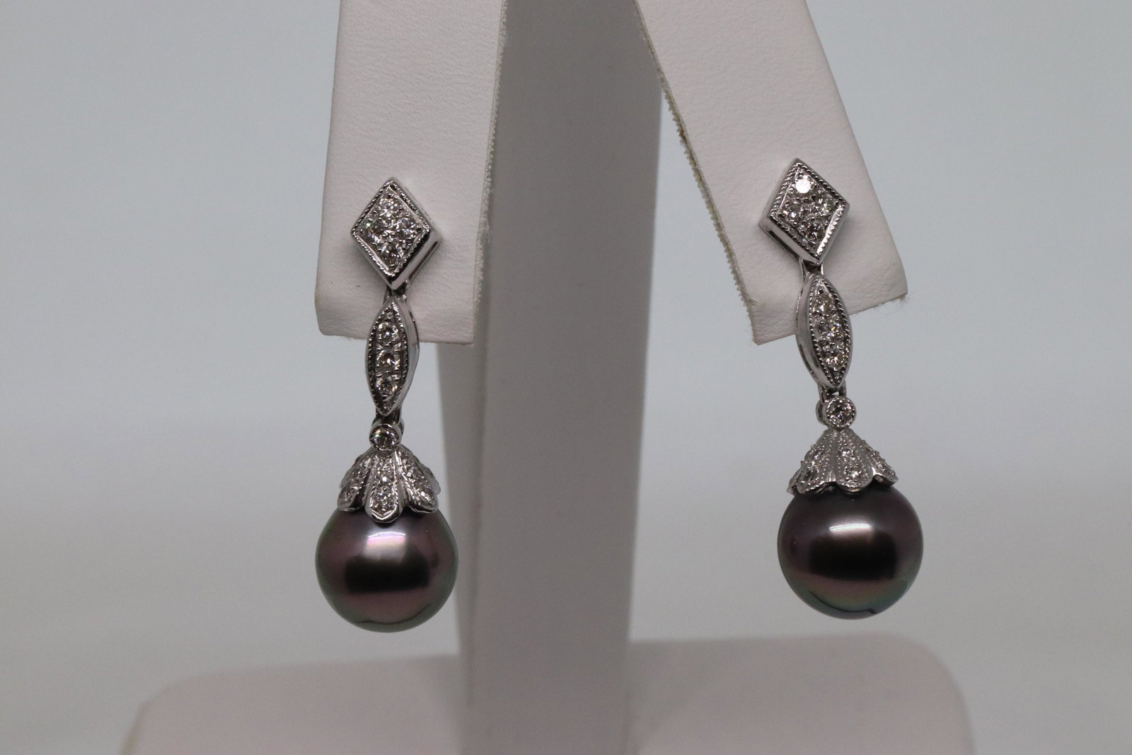 14kt Diamond & Tahitians Pearls: This is a 14kt White Gold Diamond Earrings with Tahitians Pearls dangling down. The earrings has a total of 40 round brilliant diamonds. The Pearls measures 10mm each. SKU6ISR9