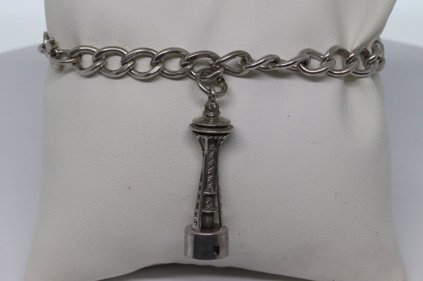 Ladies .925 Silver bracelet (1 of 5)