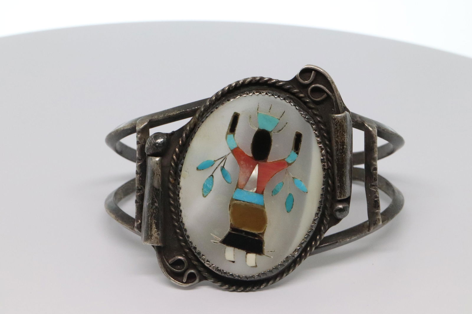 Ladies Vintage Navajo Sterling Silver Kachina Bangle (1 of 5)