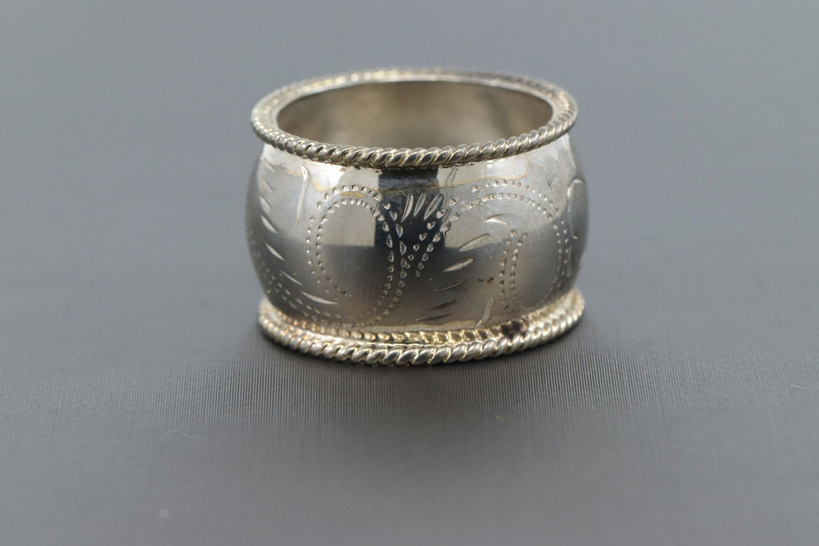 Ladies 925 silver ring (1 of 3)