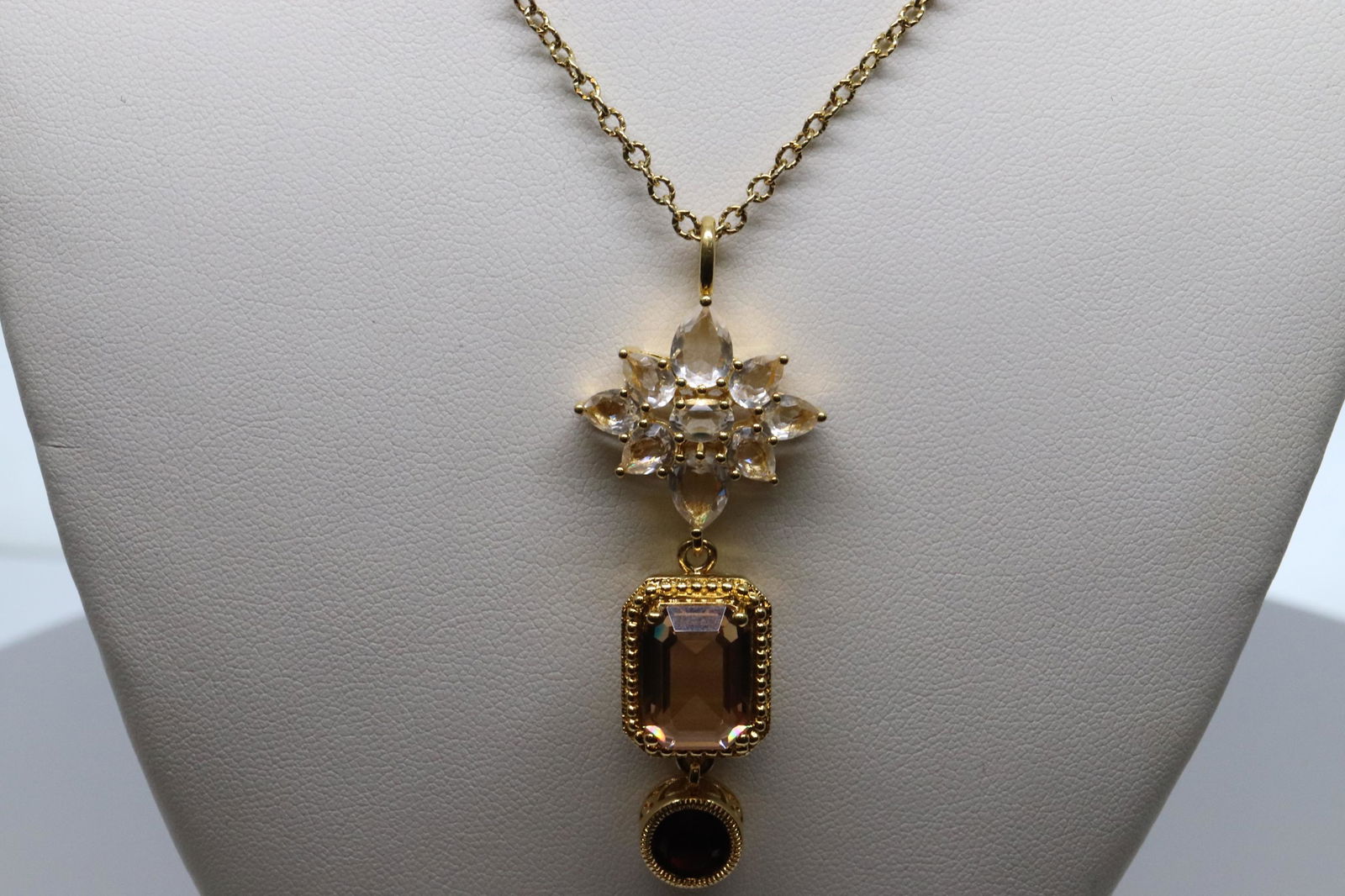 ladies necklace and pendant (1 of 2)