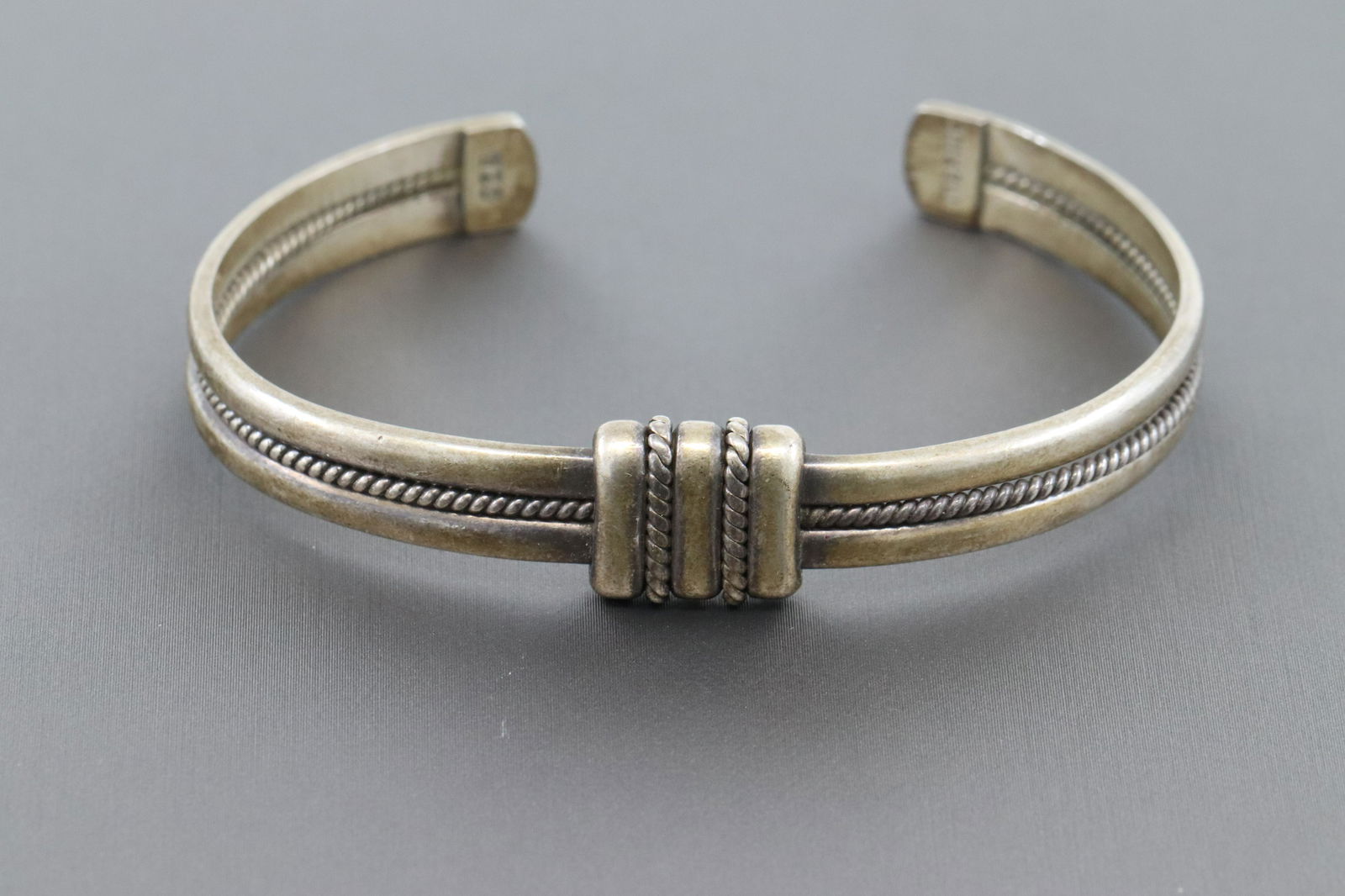 Ladies 925 silver bangle (1 of 3)