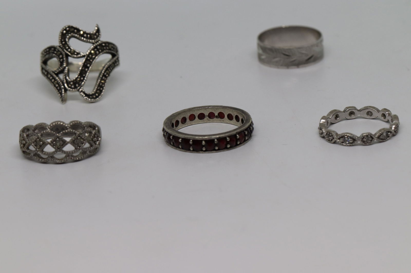 lot of 5 assorted rings (1 of 3)