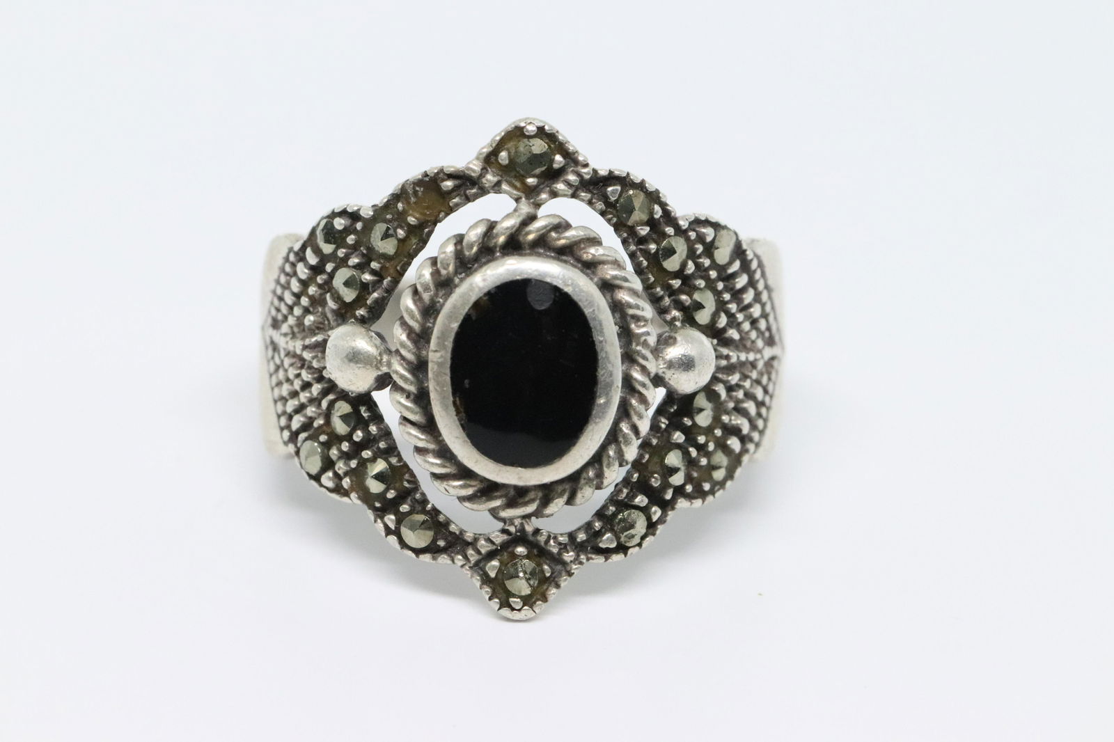 Ladies 925 Silver Art Deco Design Ring. (1 of 3)