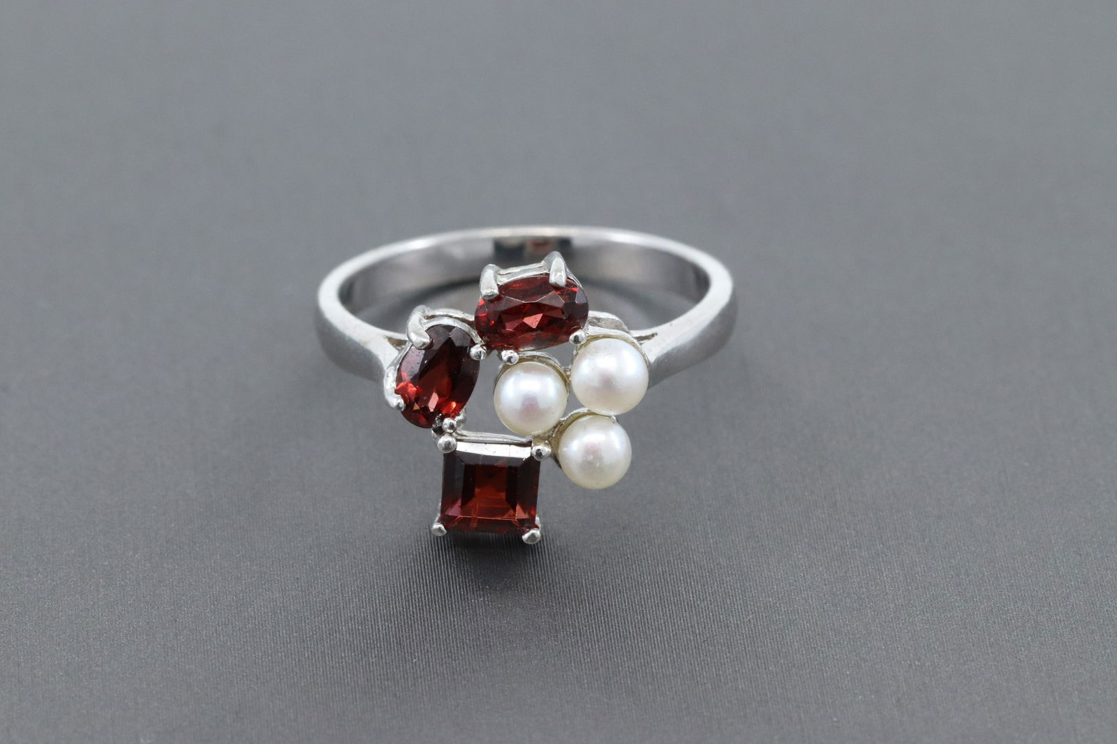925 silver ring with pearl and garnet (1 of 3)