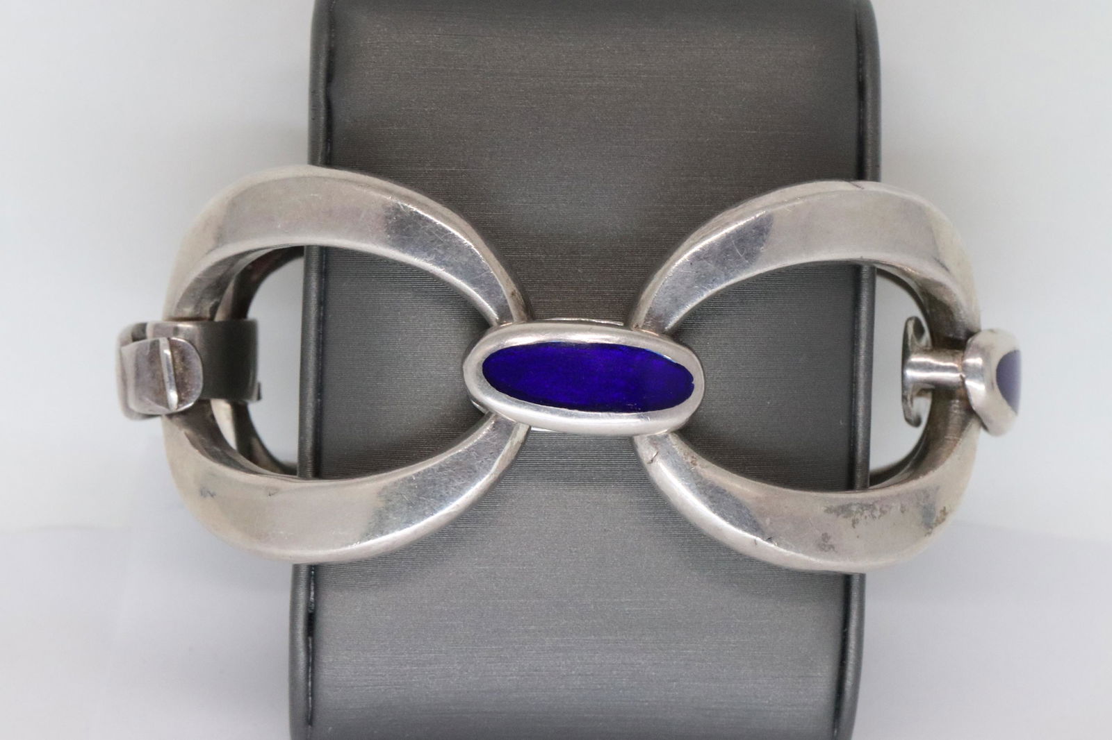 Ladies .925 sterling silver bracelet. (1 of 3)