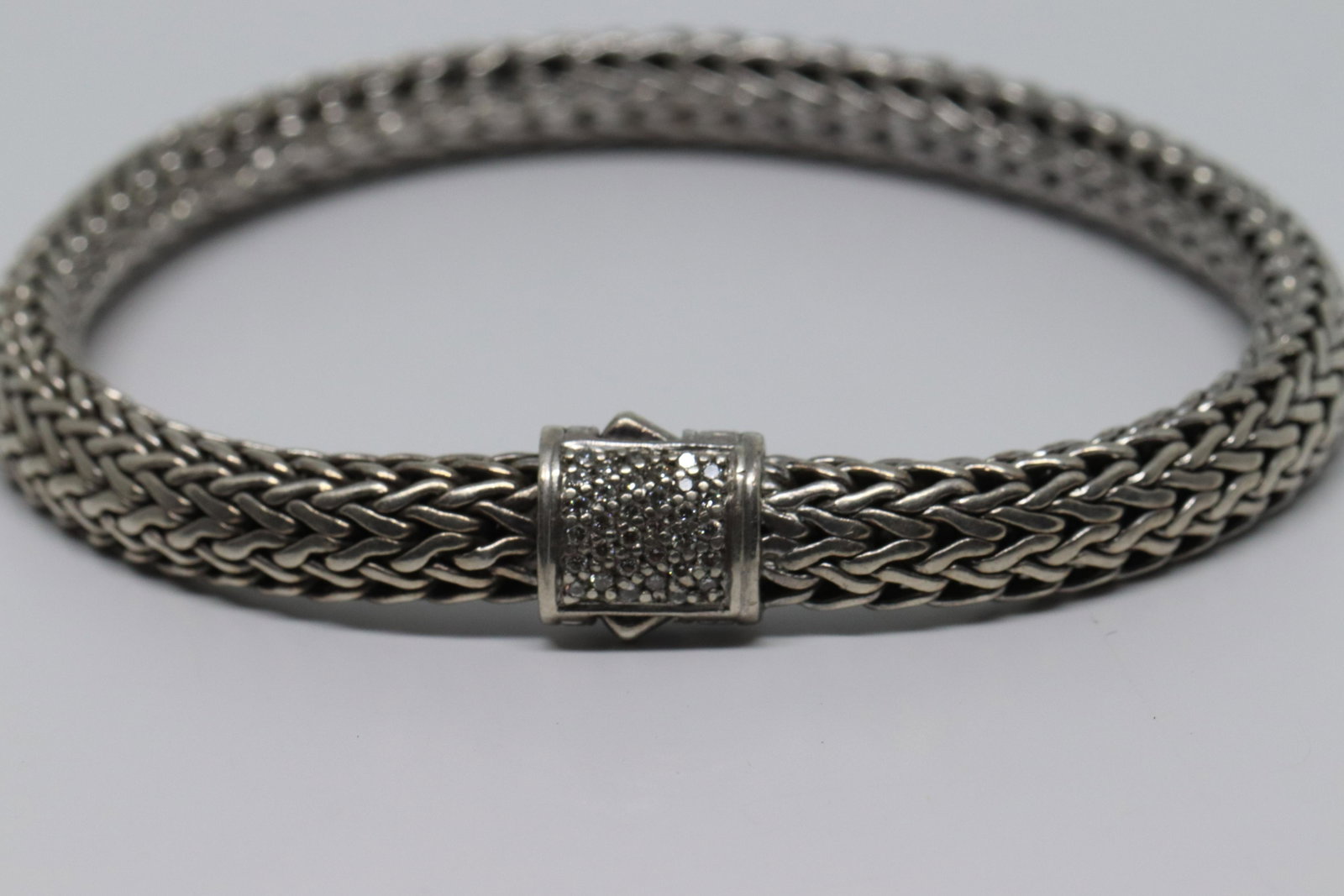 Ladies 18k and 925 Silver Diamond Bracelet.: This is a Ladies 18k and 925 Silver Diamond Bracelet. The bracelet is in very good condition. With 32 Round Diamonds. Total bracelet weight is 27g.