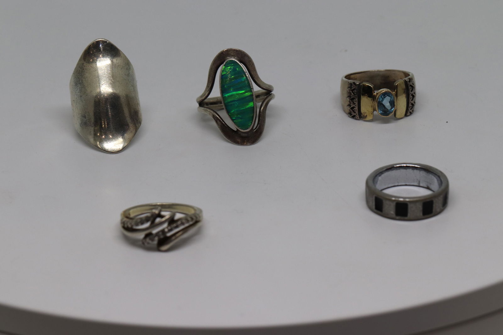 6 assorted design rings (1 of 2)