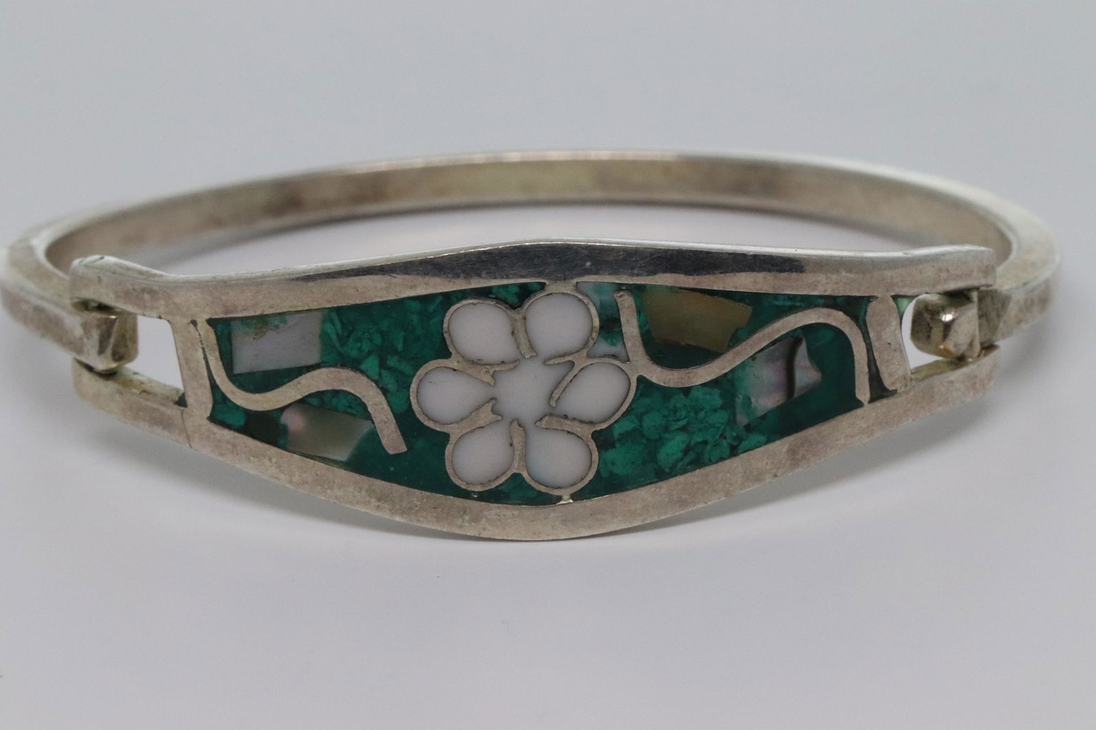 Ladies .925 silver bangle (1 of 5)