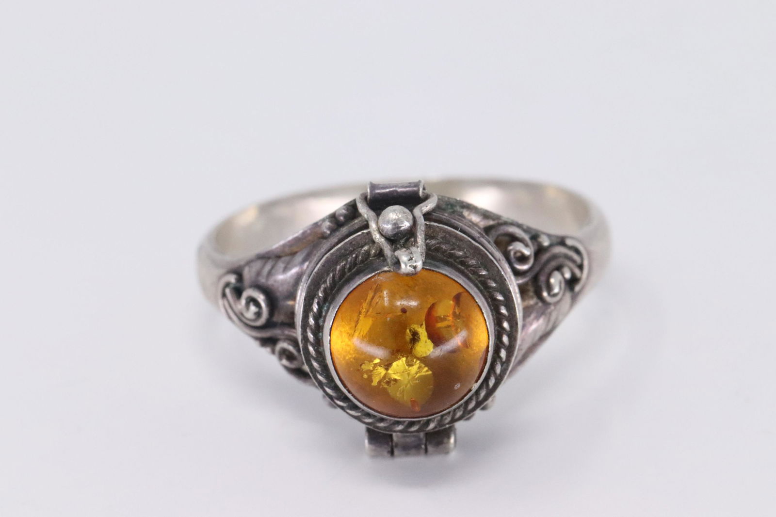 Ladies Silver Ring w/ Amber stone (1 of 4)