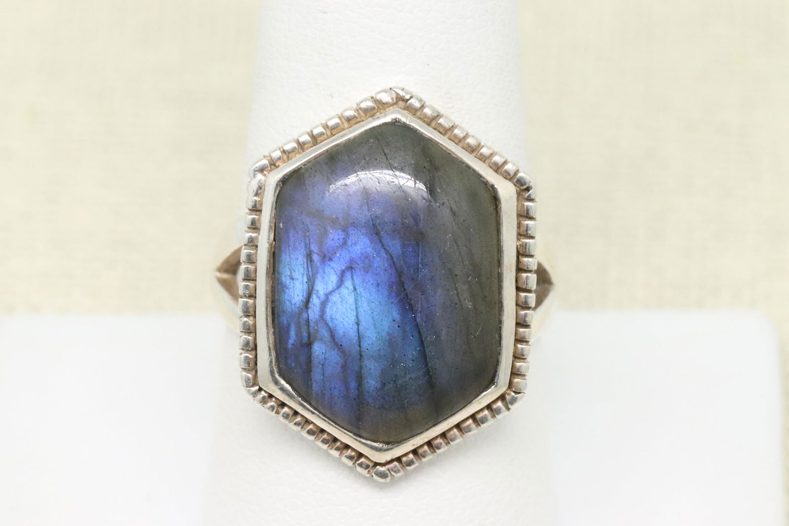 Ladies 925 Silver Ring. (1 of 4)