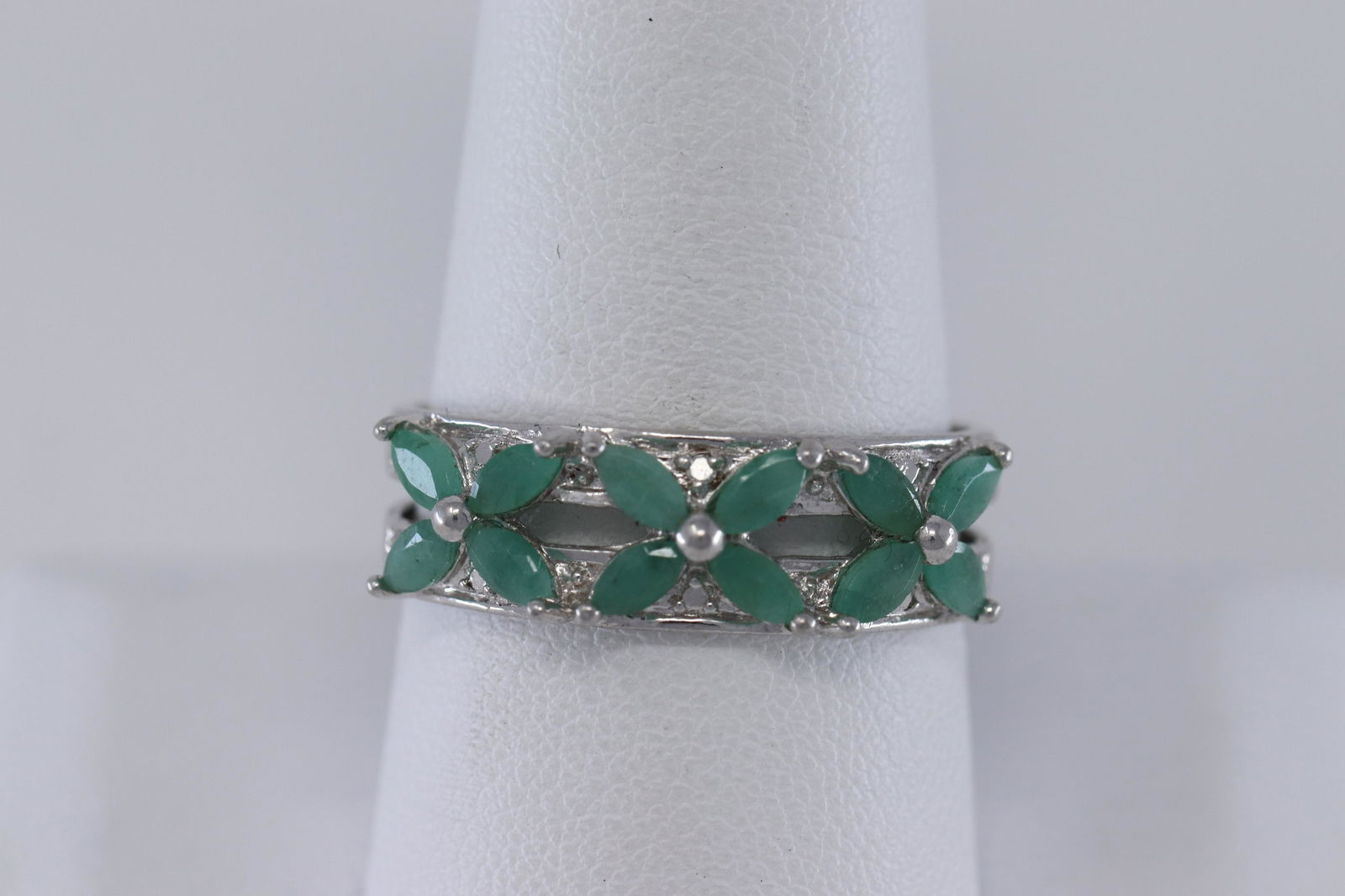 Ladies 925 Silver Band ring (1 of 3)