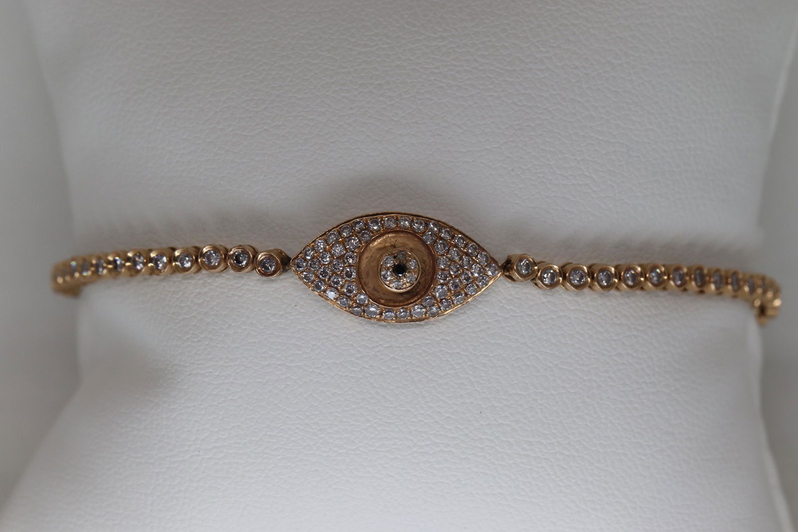 18k Rose Gold Diamond Bracelet: Beautiful 18k Rose Gold diamond bracelet with Evil Eye Design. Total of 112 round brilliant diamondsÂ weigting approx 1.75tcw. VS2-SI1. Bracelet measures 7.5in. Gold weighs 9.7g. Pre-owned in excell