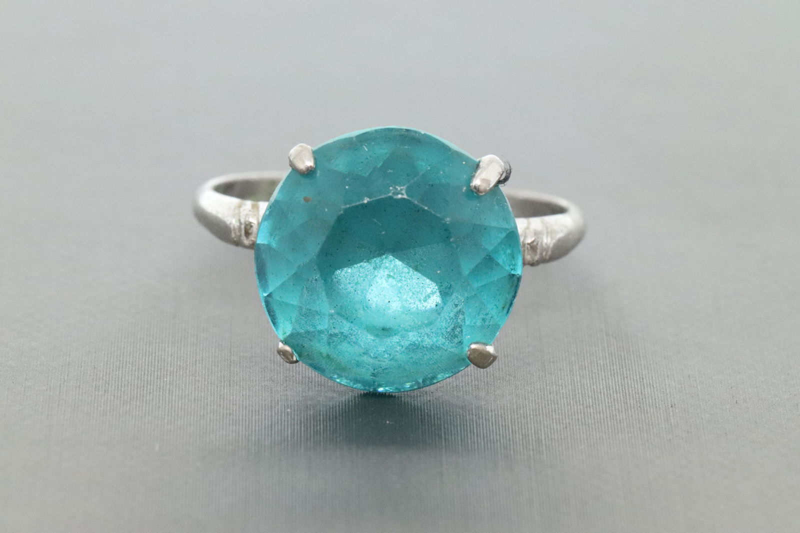 Ladies Silver 925 Ring. (1 of 3)