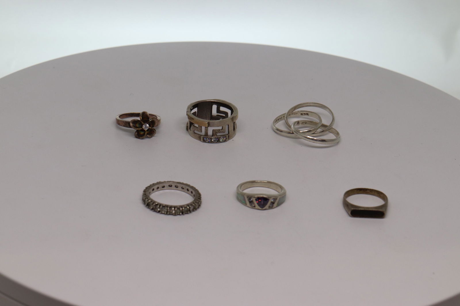 Mixed lot of 6 rings with vintage design (1 of 3)