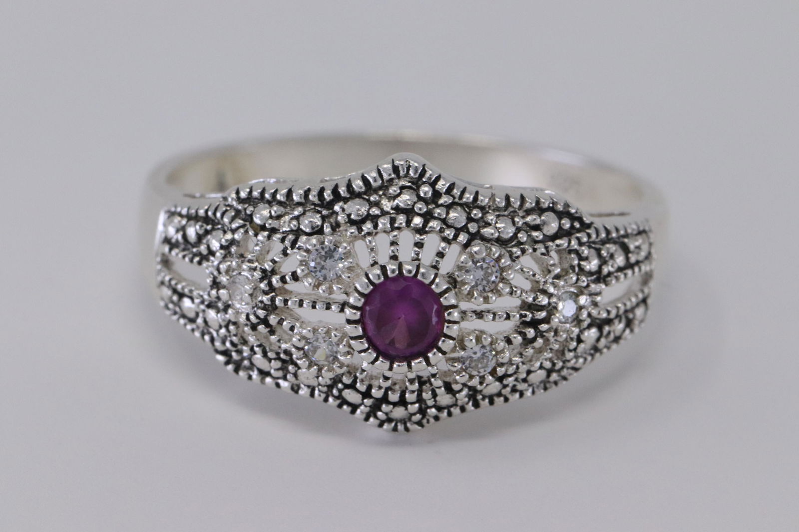 925 Silver Ladies Ring. (1 of 3)