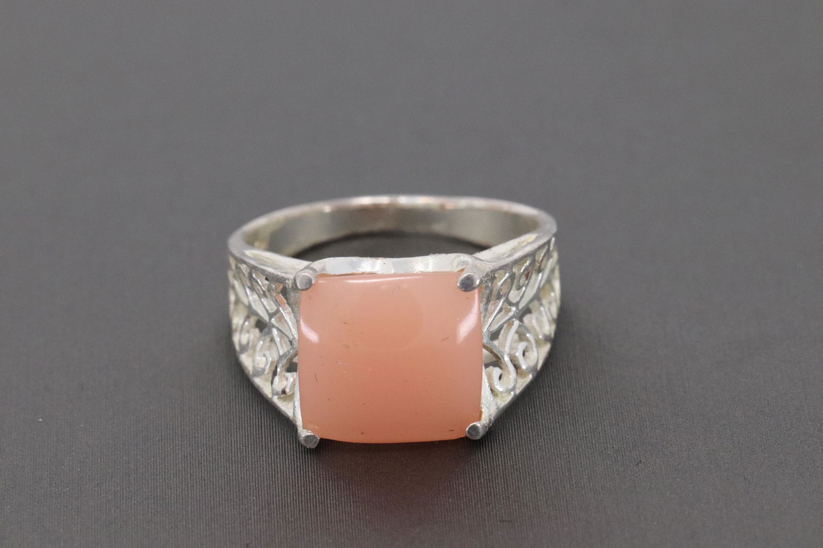 Ladies 925 Silver Ring. (1 of 3)