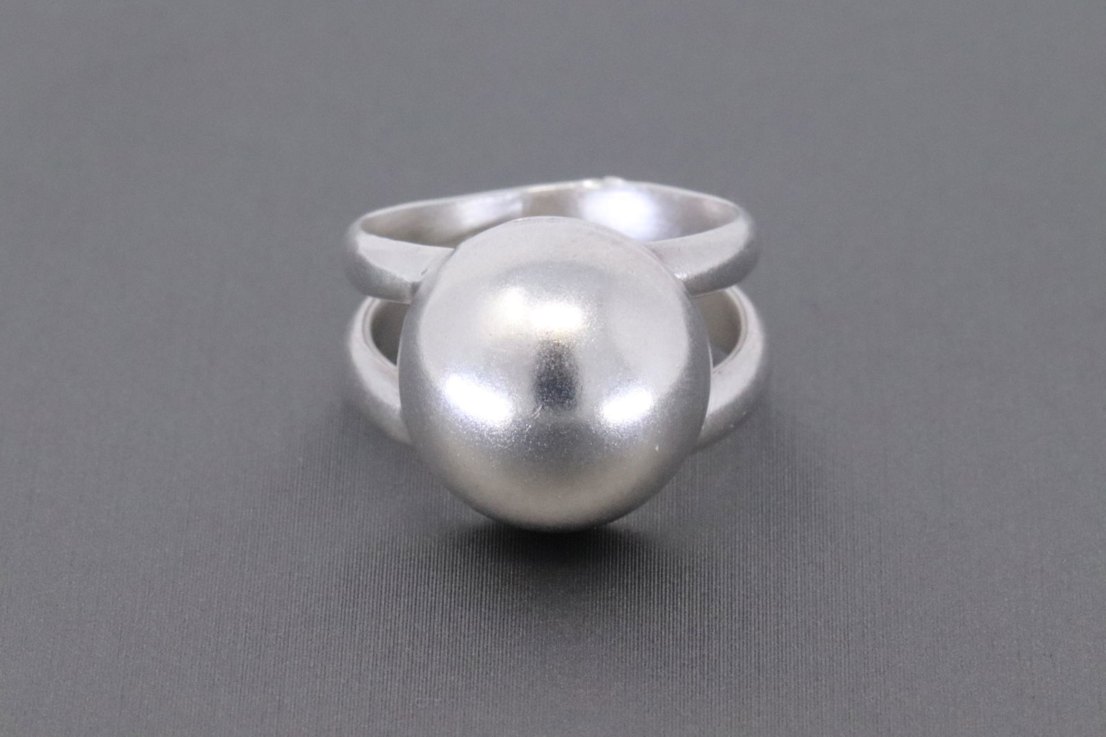 Ladies 925 Solid Silver Ring. (1 of 3)