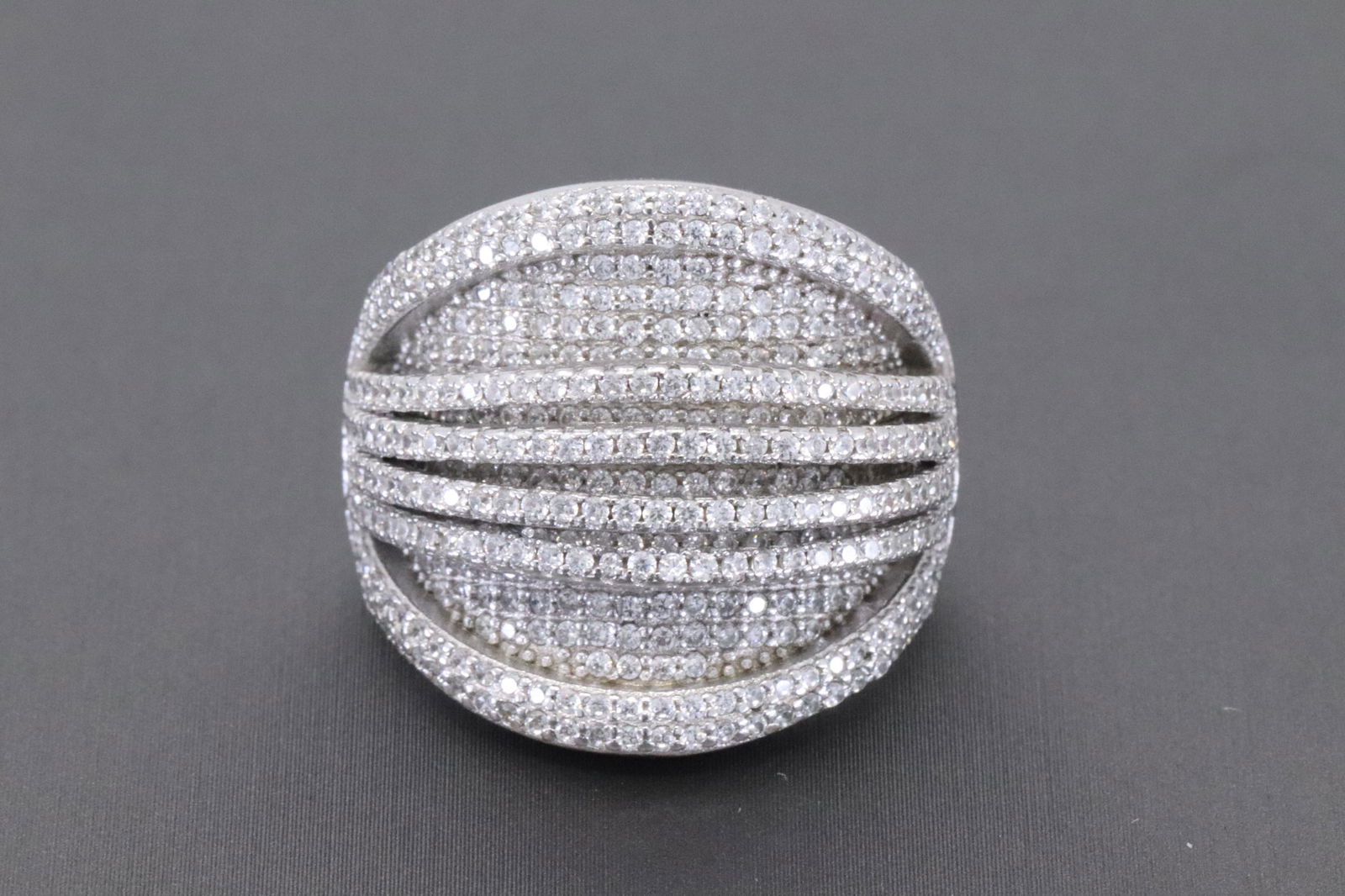 925 Silver Ladies Ring. (1 of 4)