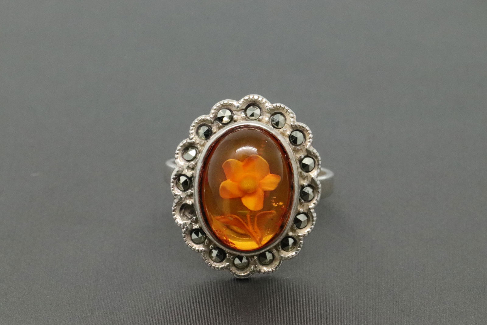 Ladies 925 Silver Flower Ring. (1 of 3)