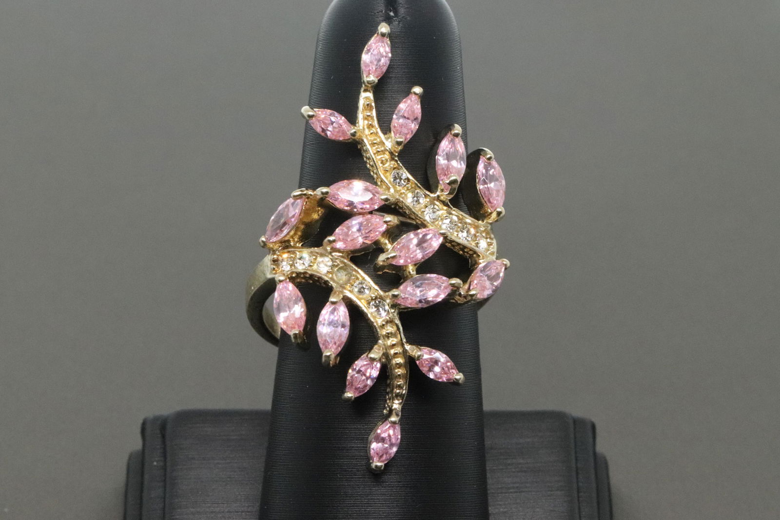 Ladies 925 Silver Flower ring. (1 of 4)