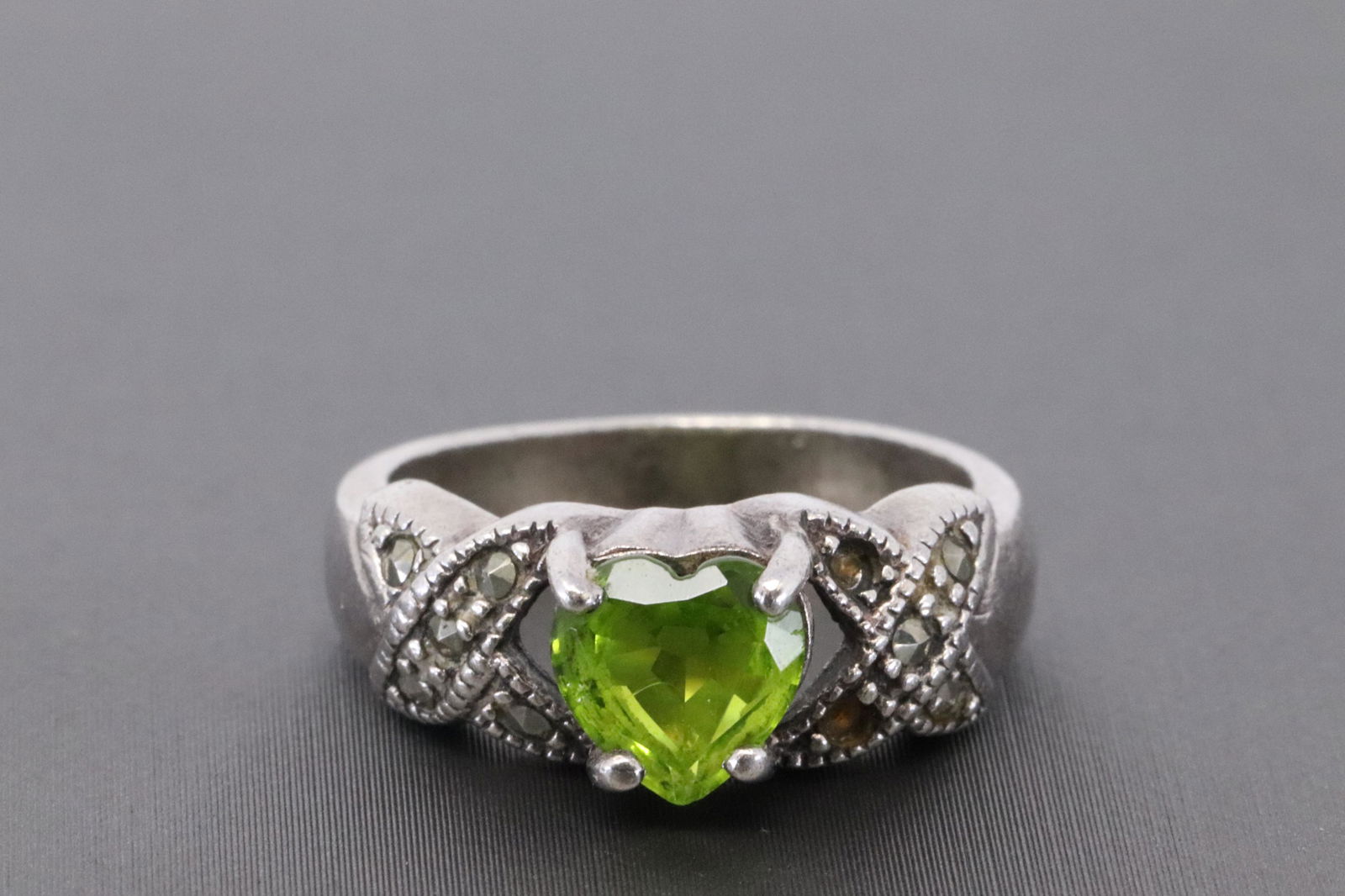 925 Heart peridot Ring. (1 of 3)