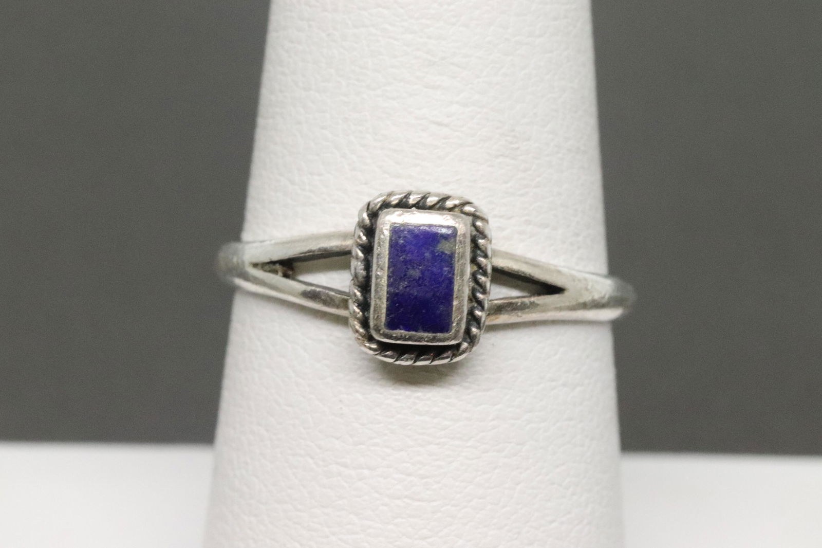 925 Silver Art Deco Design Ring. (1 of 3)