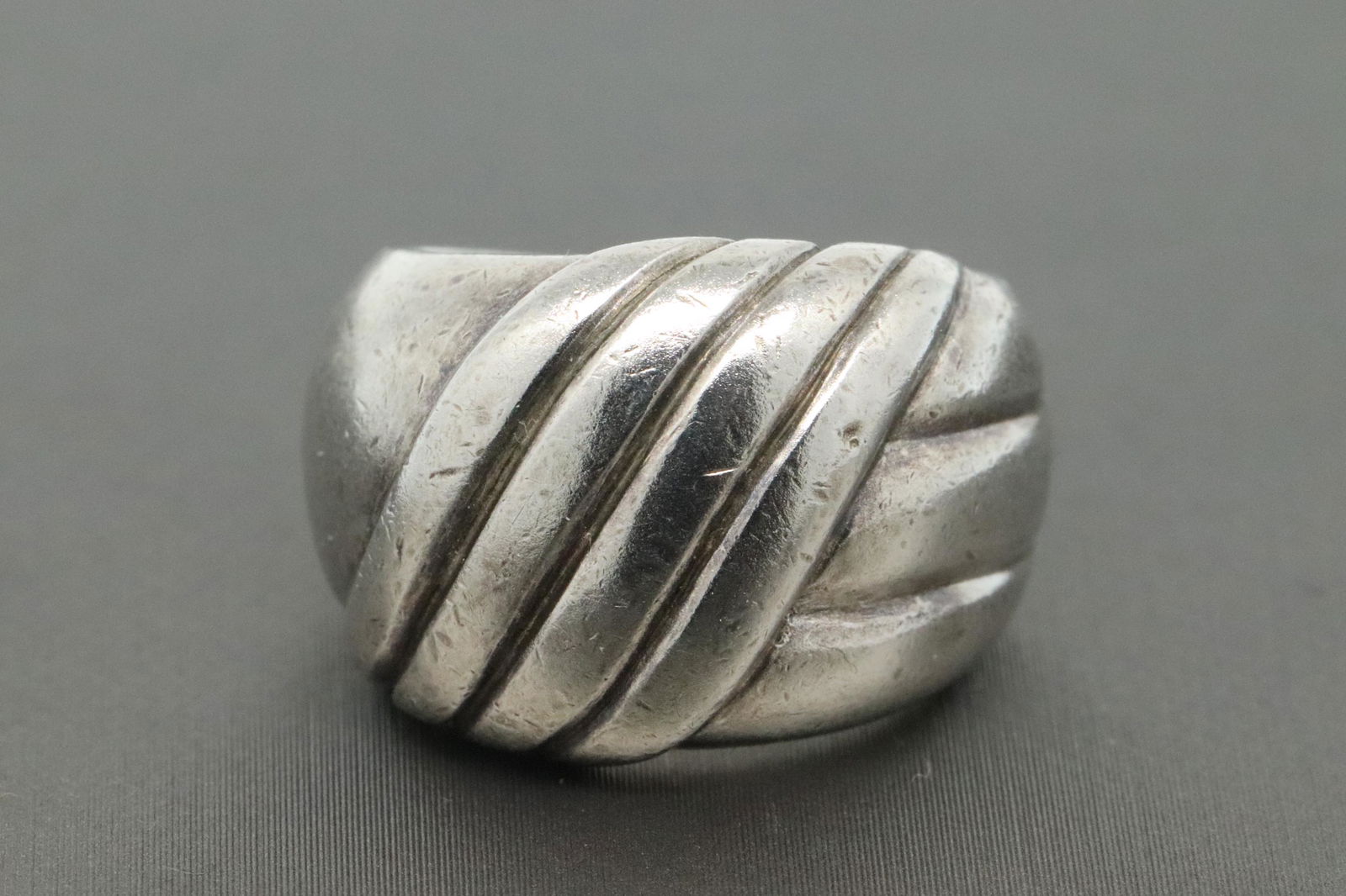 Ladies Silver Ring. (1 of 3)