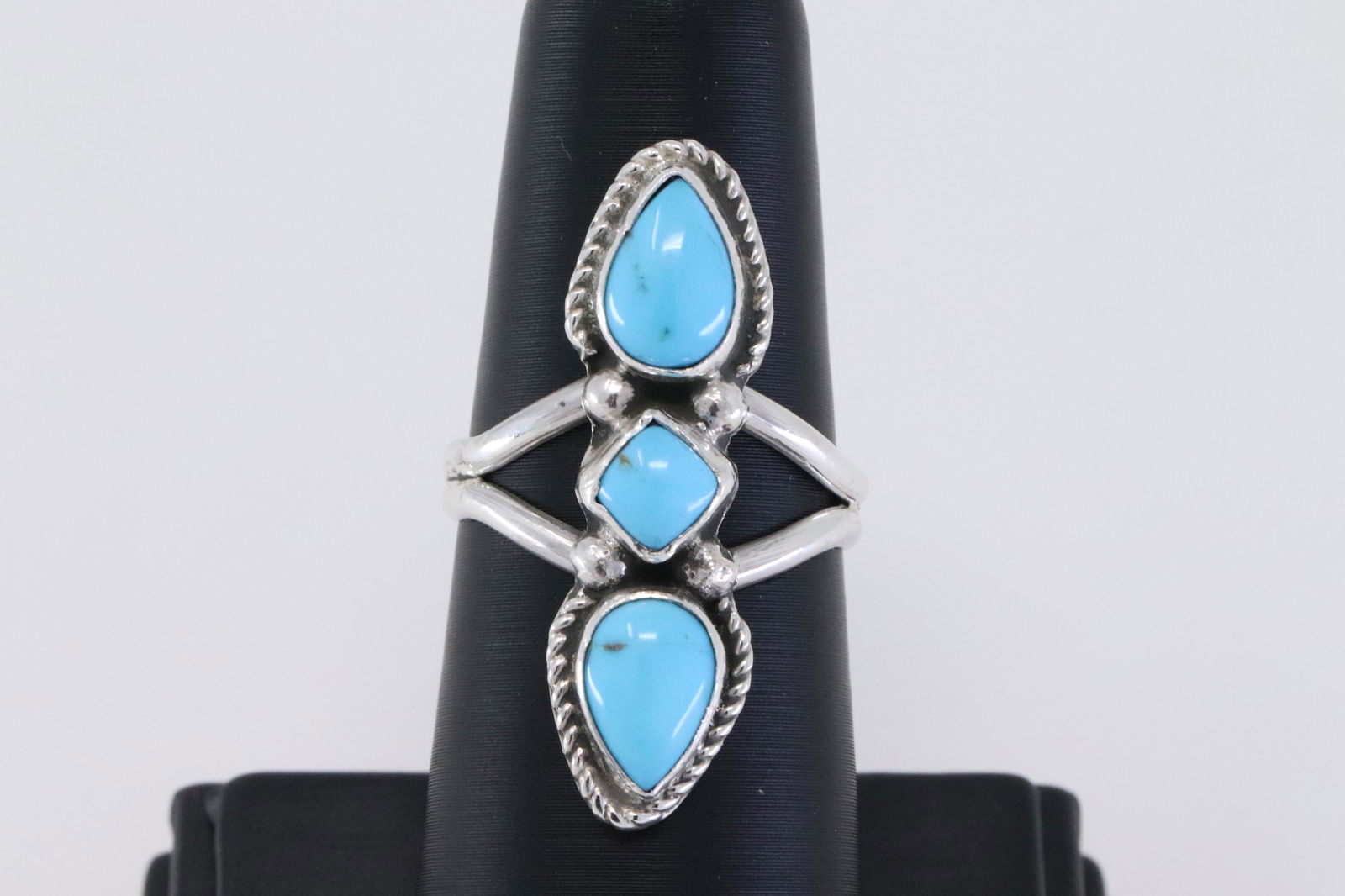 Navajo Sterling silver ladies ring. (1 of 4)