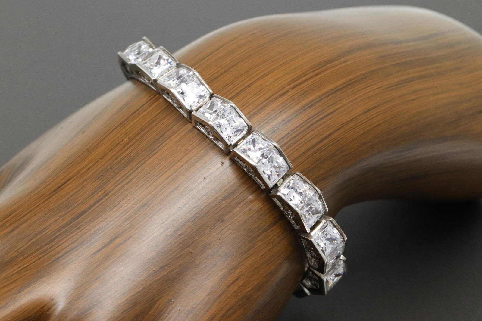 Ladies 925 Silver Bracelet. (1 of 3)