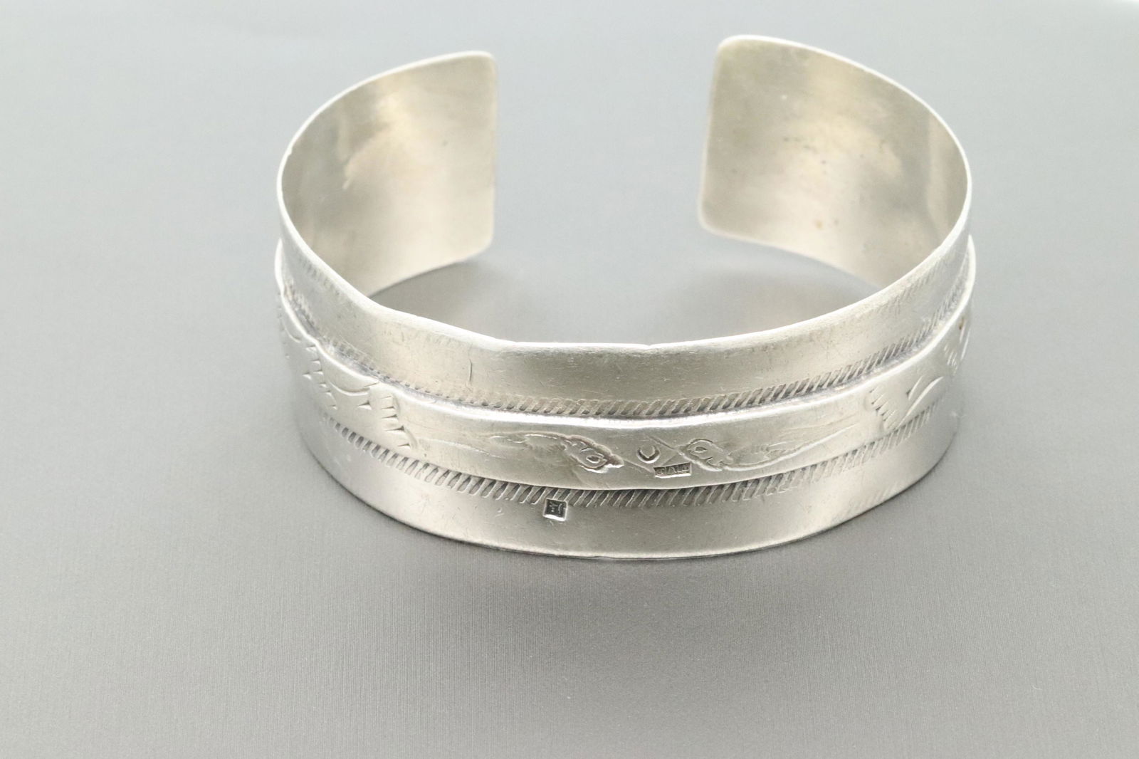 925 Silver Cuff Bangle. (1 of 5)