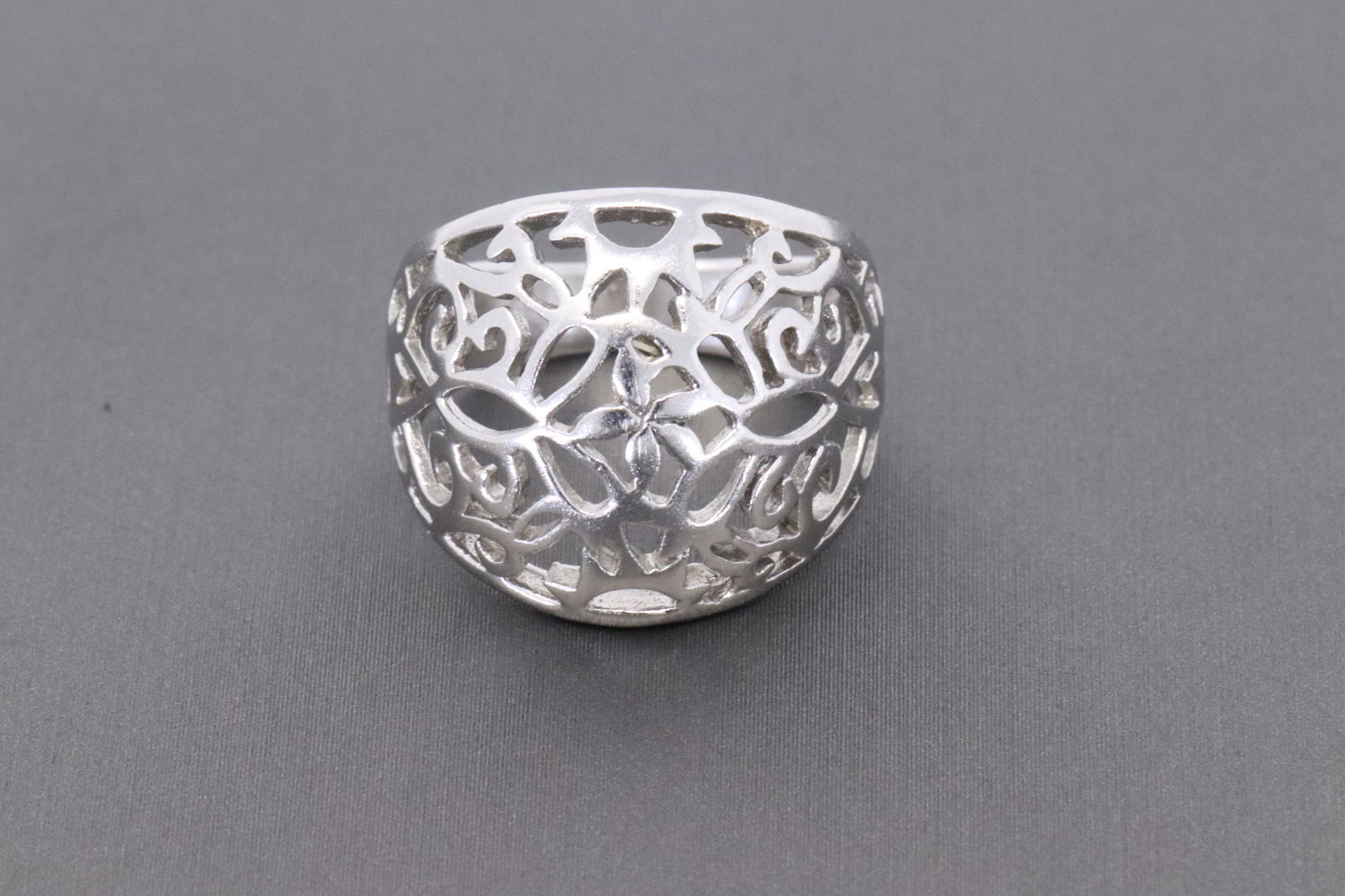 925 Silver Flower Ring. (1 of 4)