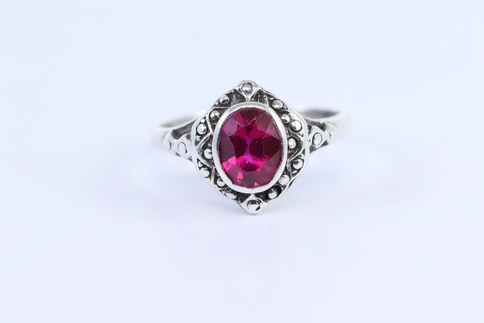 925 Silver Ladies Ring. (1 of 3)