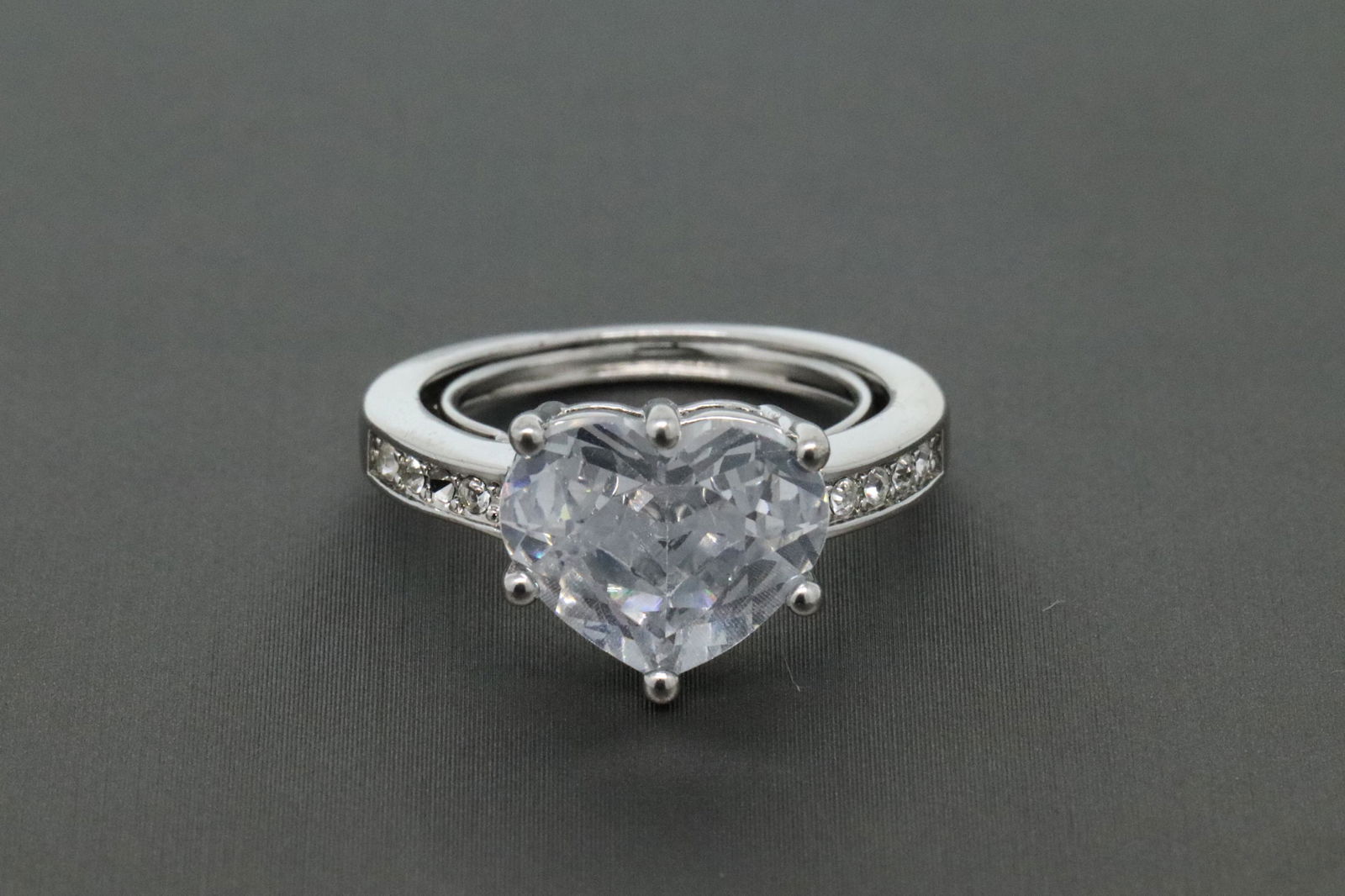 925 Silver Heart Ring. (1 of 3)