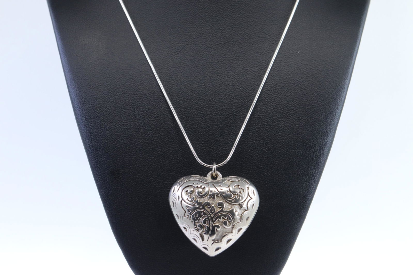 Ladies 925 Silver Heart Necklace (1 of 3)